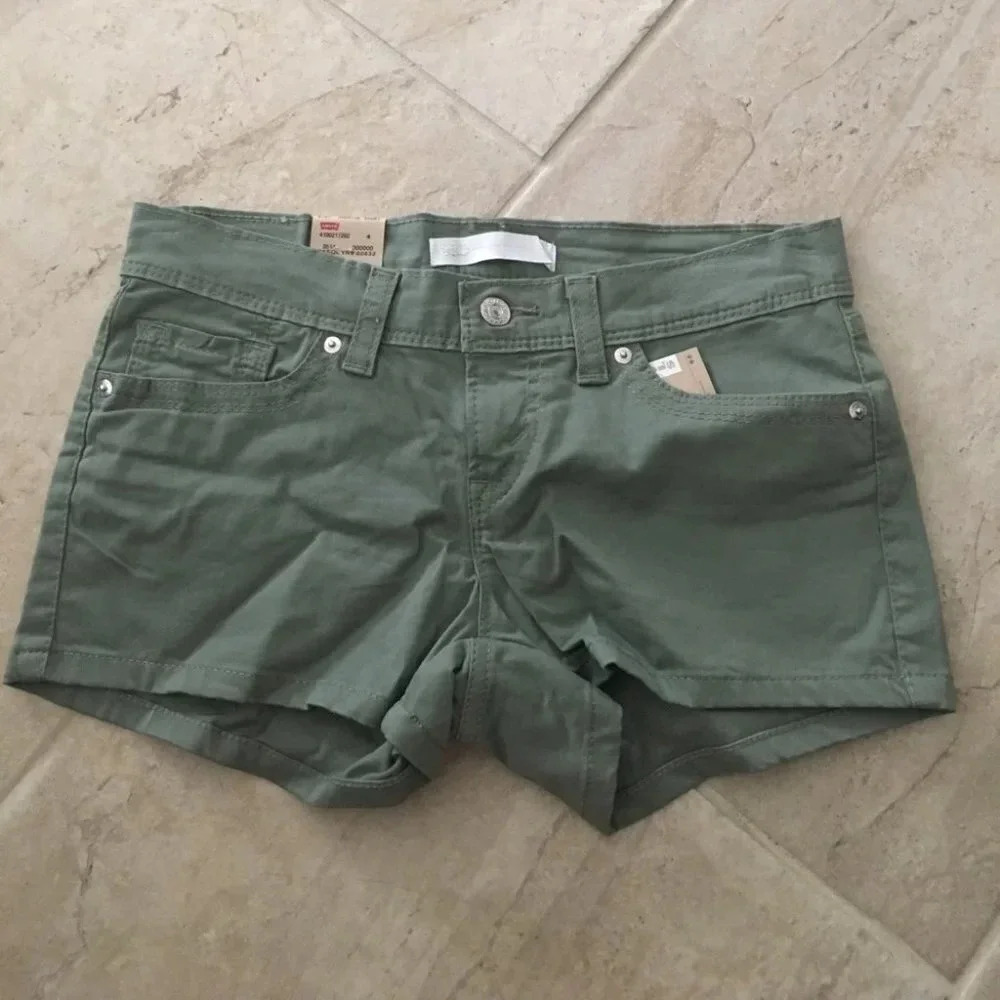 Levi's Olive Green Khaki shorts - Picture 3 of 7